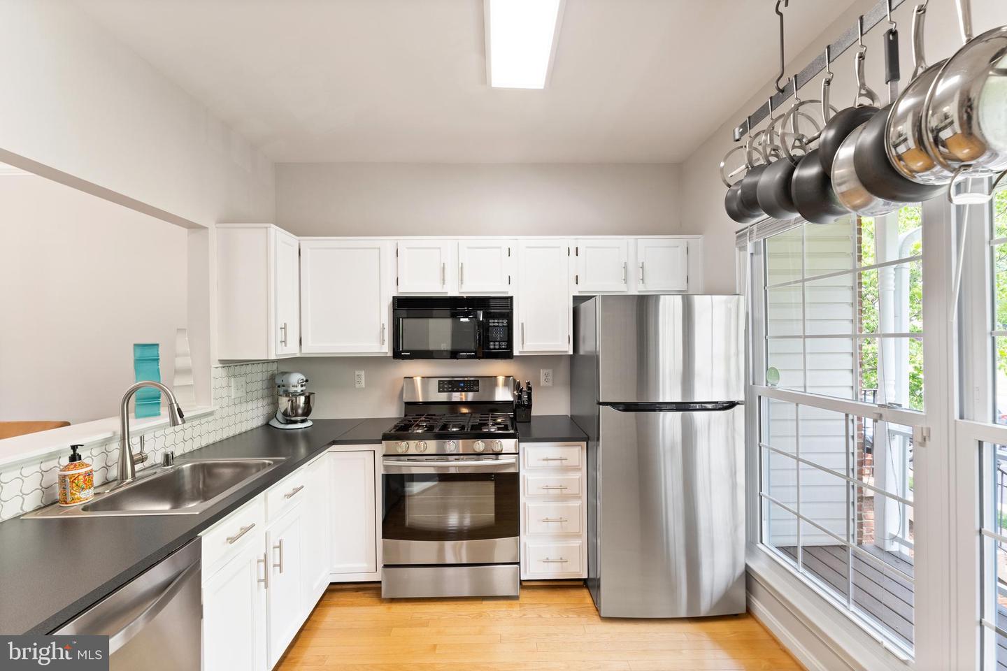 411 BRECKINRIDGE SQUARE SE