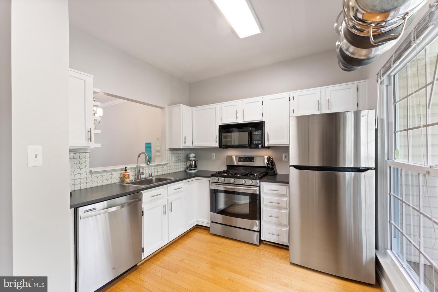 411 BRECKINRIDGE SQUARE SE