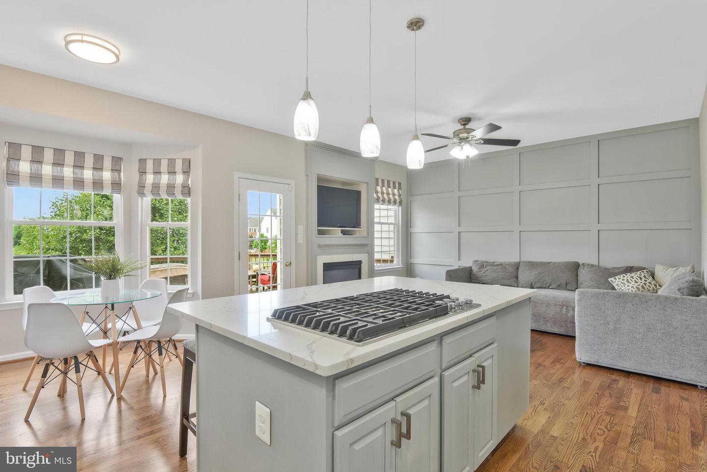 22601 UPPERVILLE HEIGHTS SQUARE