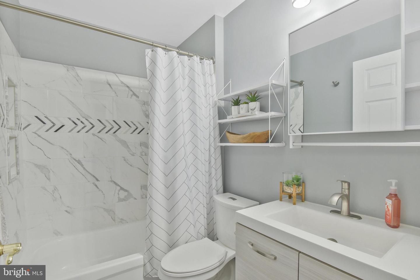 22601 UPPERVILLE HEIGHTS SQUARE