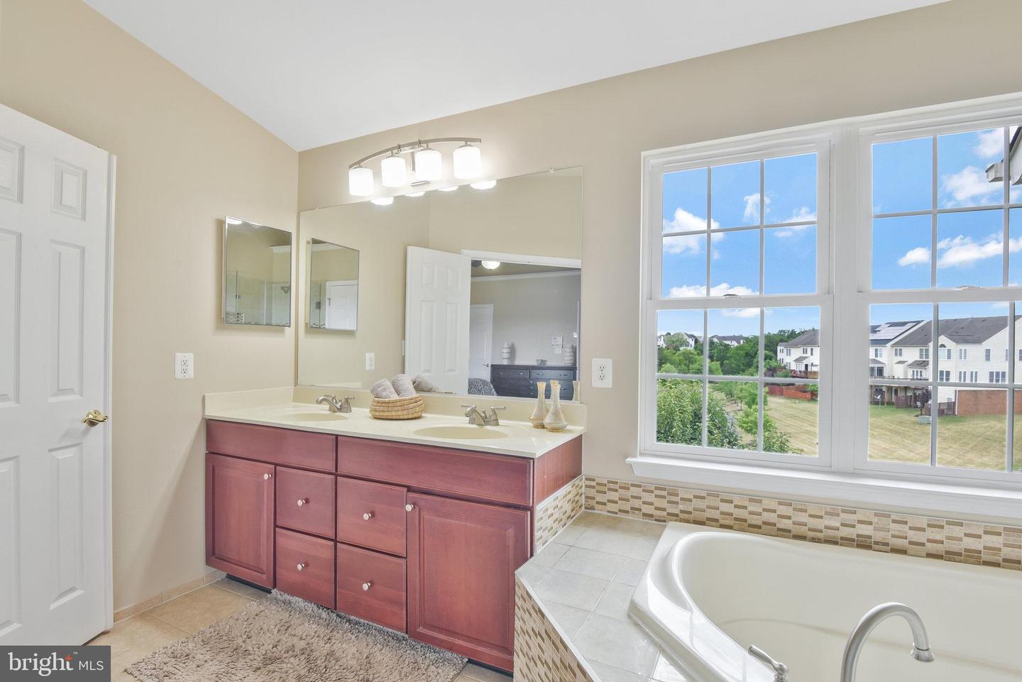 22601 UPPERVILLE HEIGHTS SQUARE