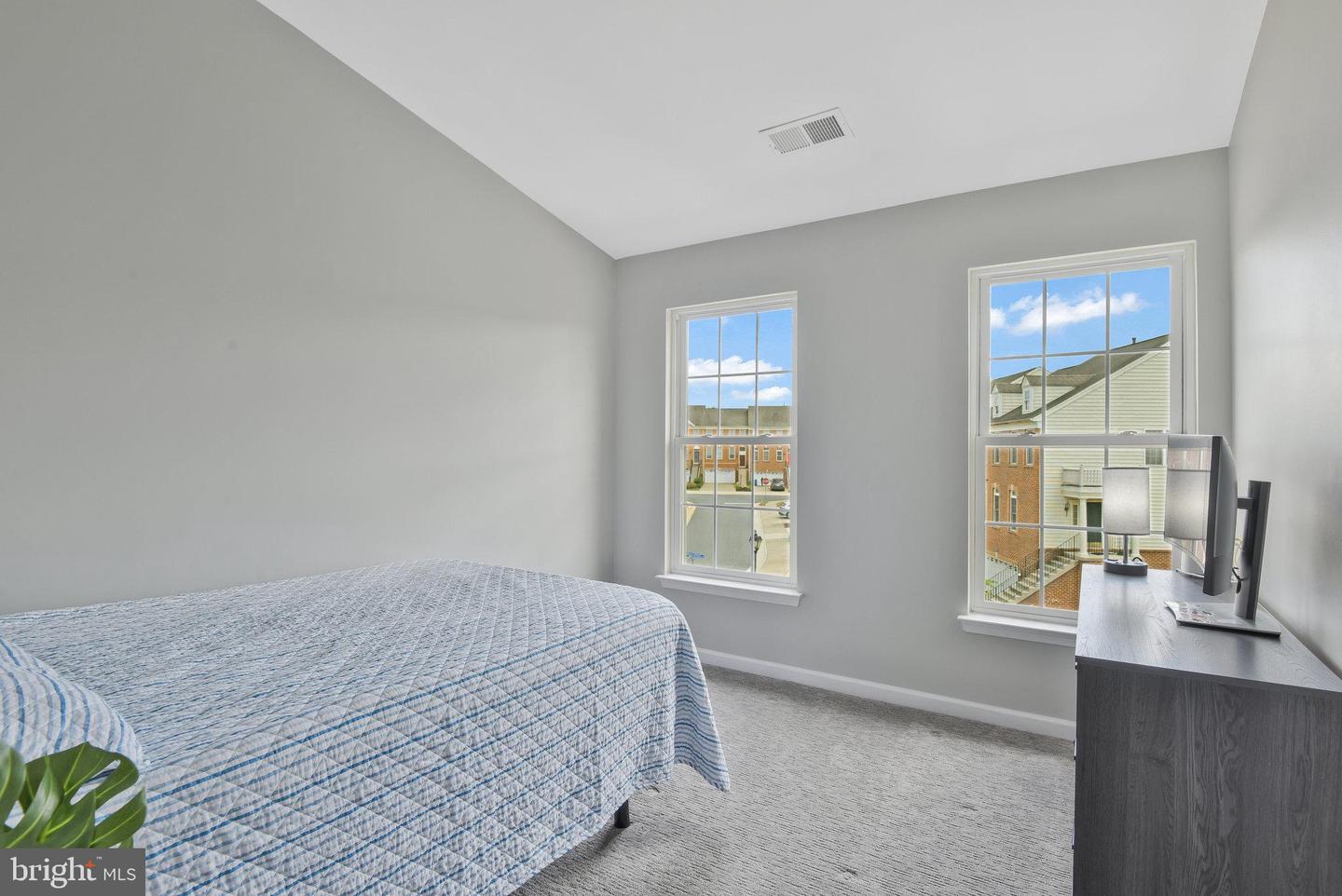 22601 UPPERVILLE HEIGHTS SQUARE
