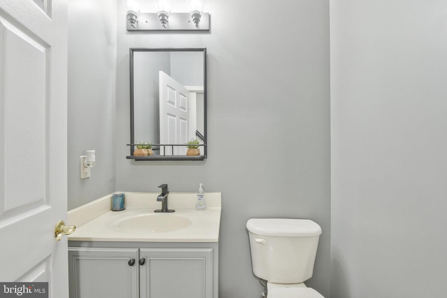 22601 UPPERVILLE HEIGHTS SQUARE