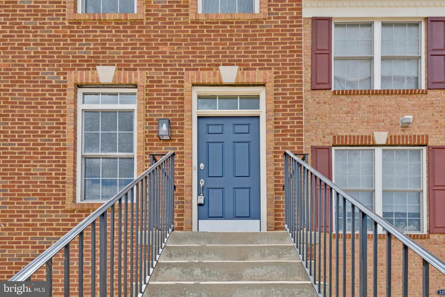 22601 UPPERVILLE HEIGHTS SQUARE
