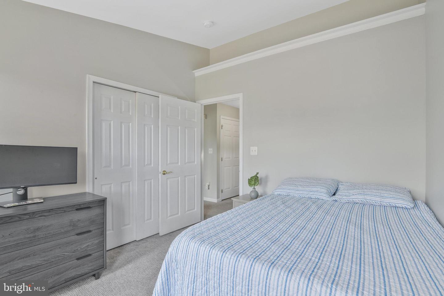 22601 UPPERVILLE HEIGHTS SQUARE