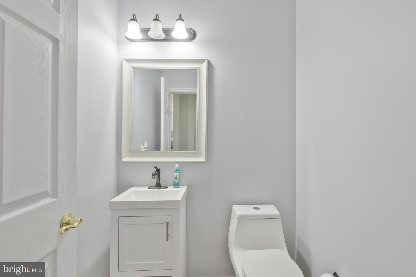 22601 UPPERVILLE HEIGHTS SQUARE