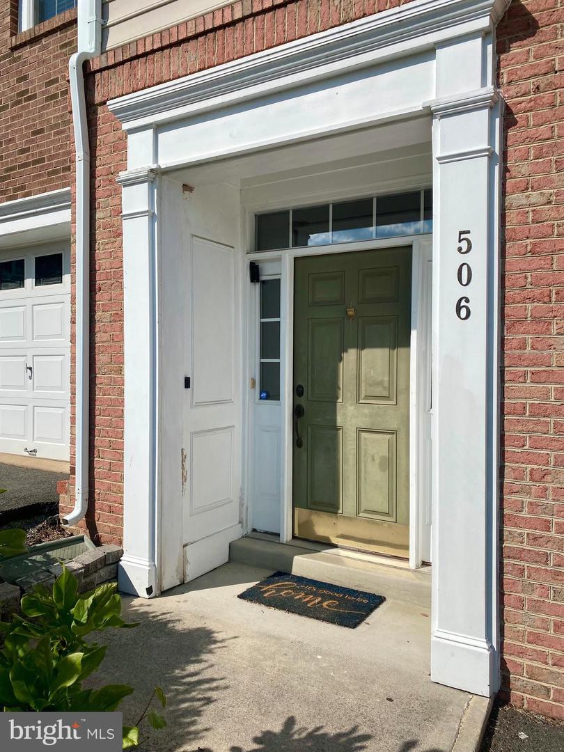 506 DOYLE TERRACE NE