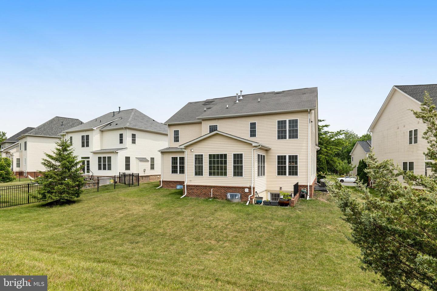 23233 FALLEN HILLS