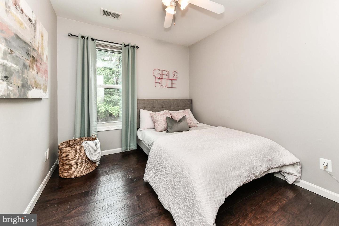 43792 LABURNUM SQUARE