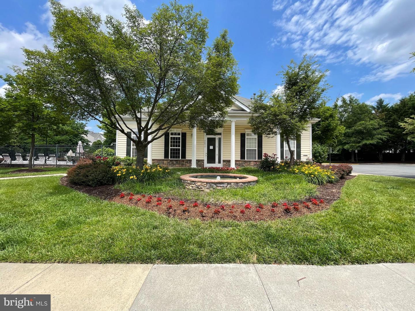 23052 FONTWELL SQUARE