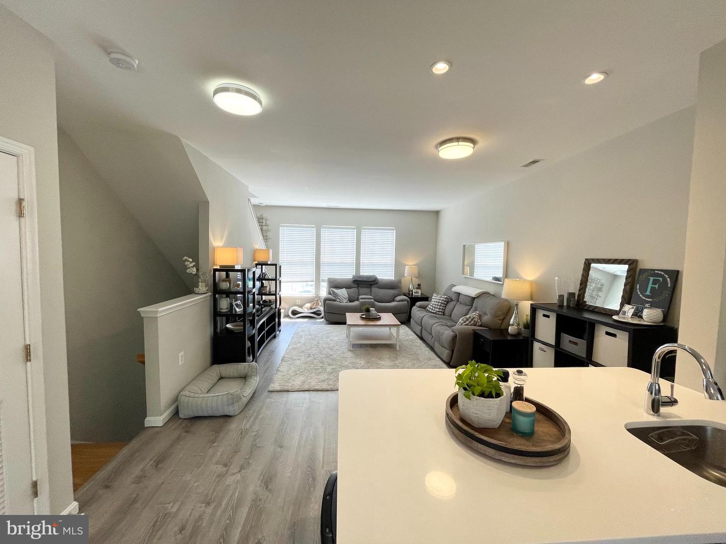 23052 FONTWELL SQUARE