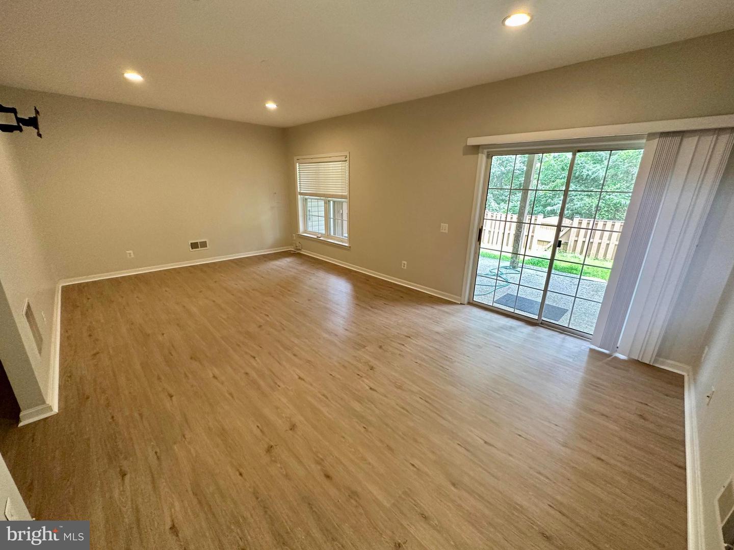 22706 SIMONET BLANC TERRACE