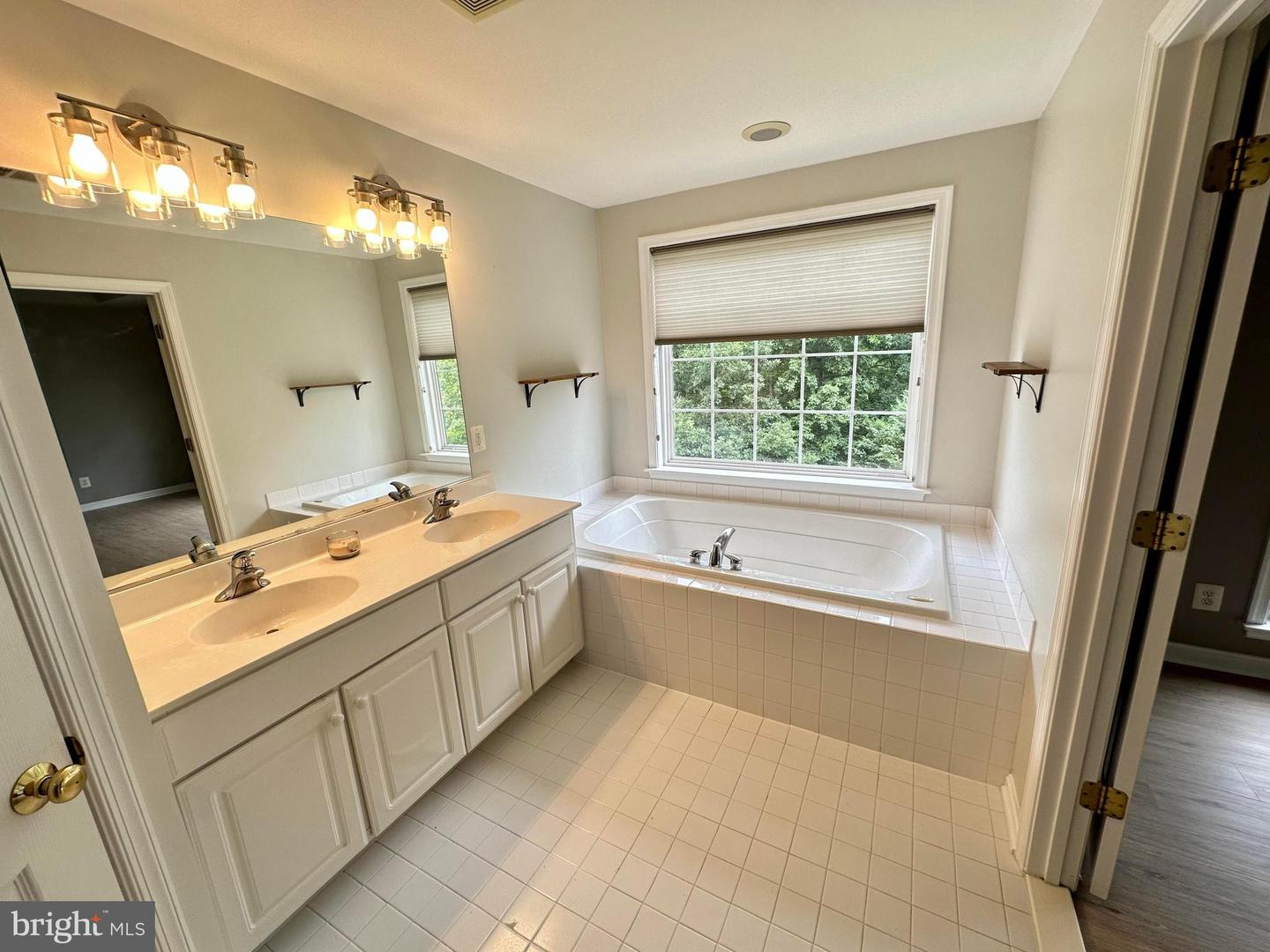 22706 SIMONET BLANC TERRACE