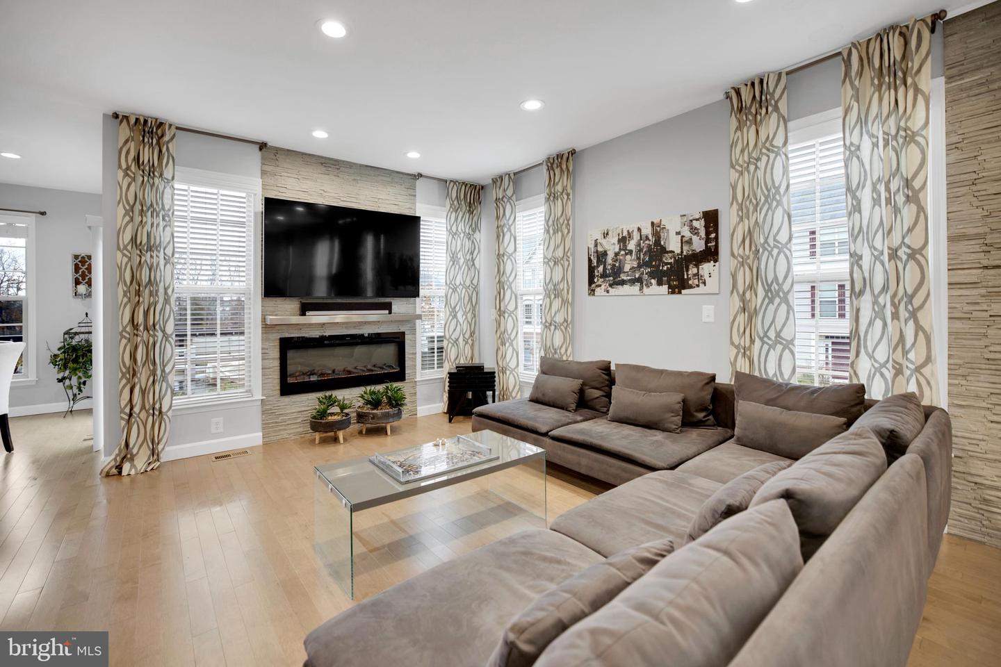 42598 CHISHOLM DRIVE