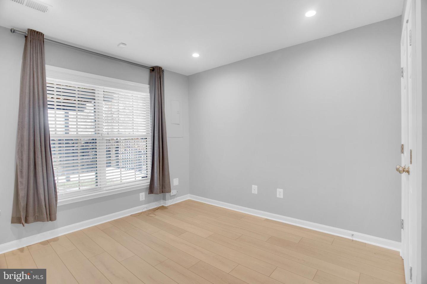 42598 CHISHOLM DRIVE