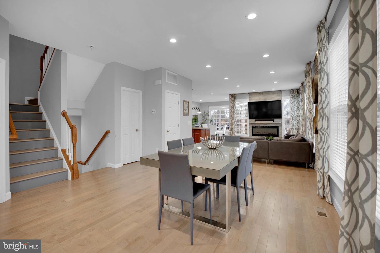 42598 CHISHOLM DRIVE