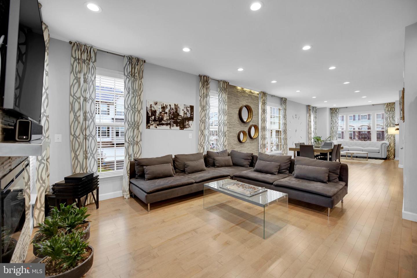 42598 CHISHOLM DRIVE