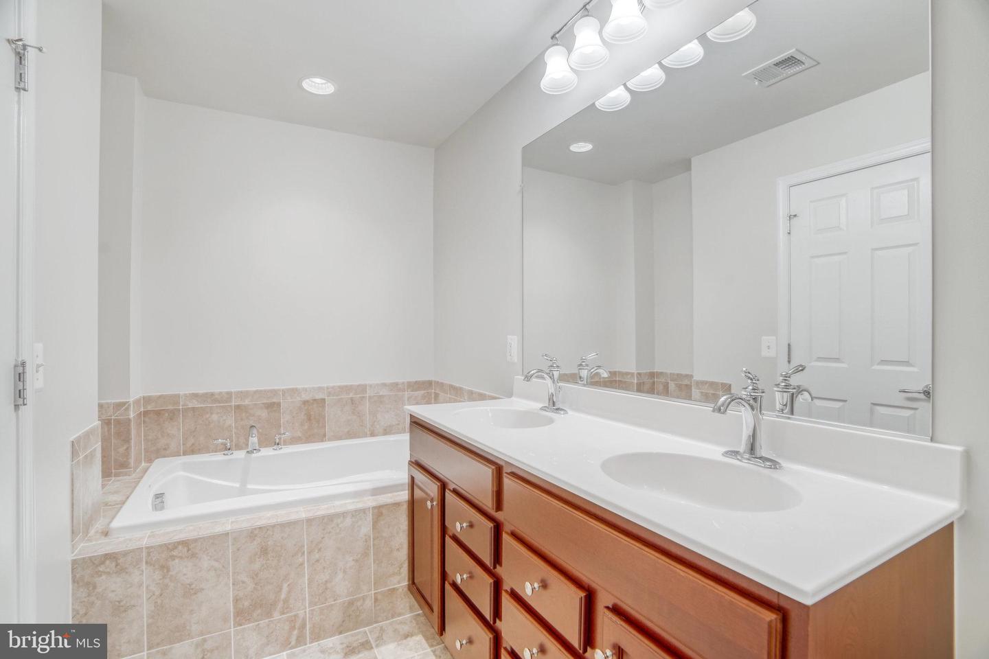 22442 SNOW POWDER TERRACE