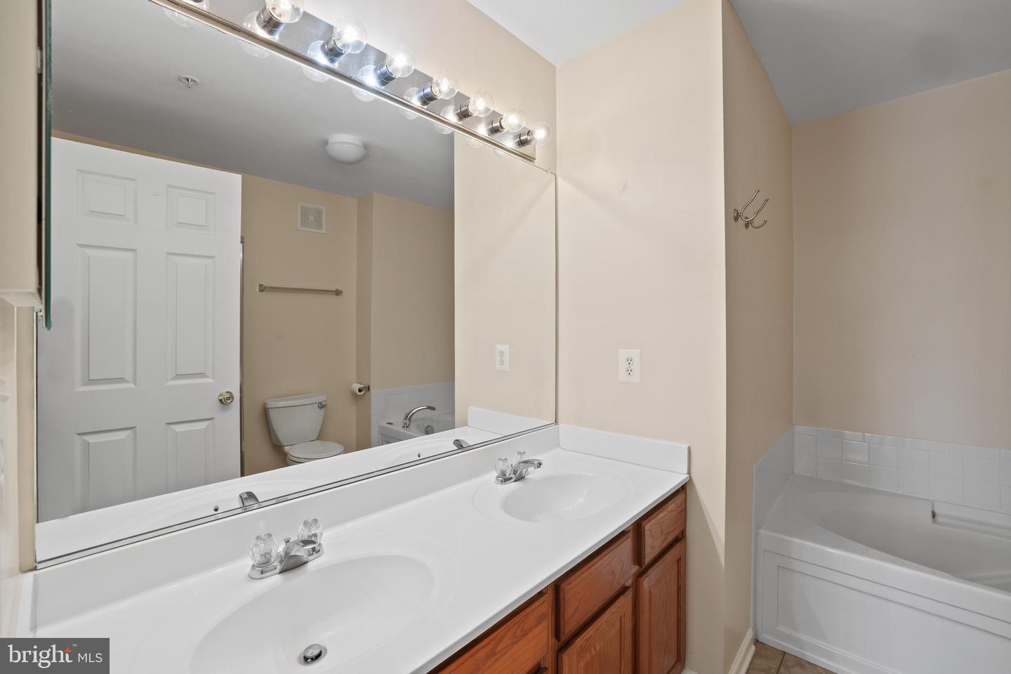 42290 TERRAZZO TERRACE