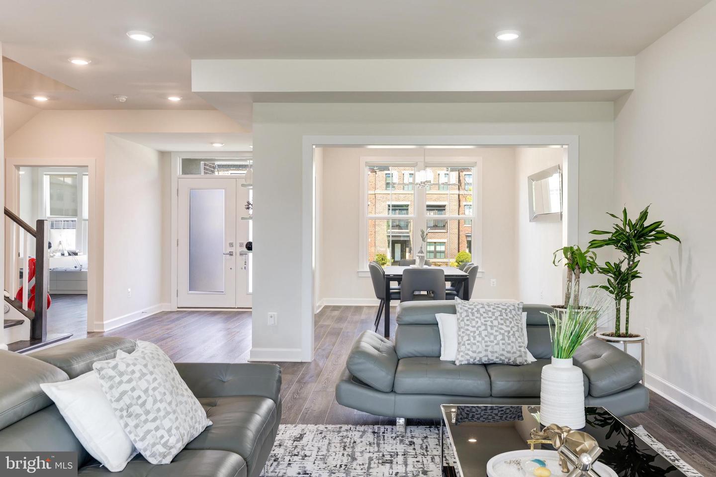 43373 DEWEY SQUARE