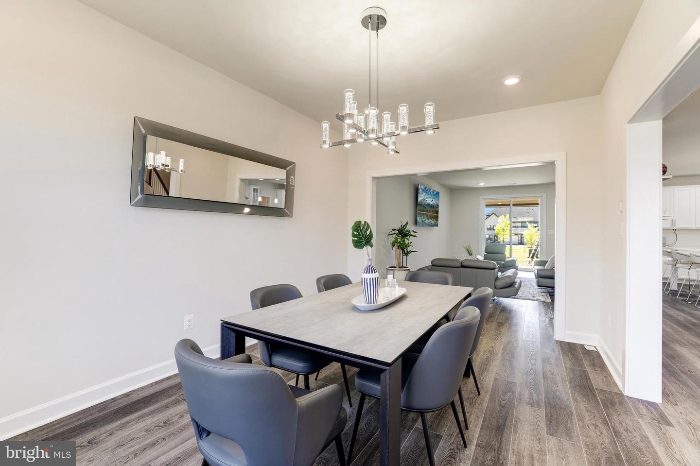 43373 DEWEY SQUARE