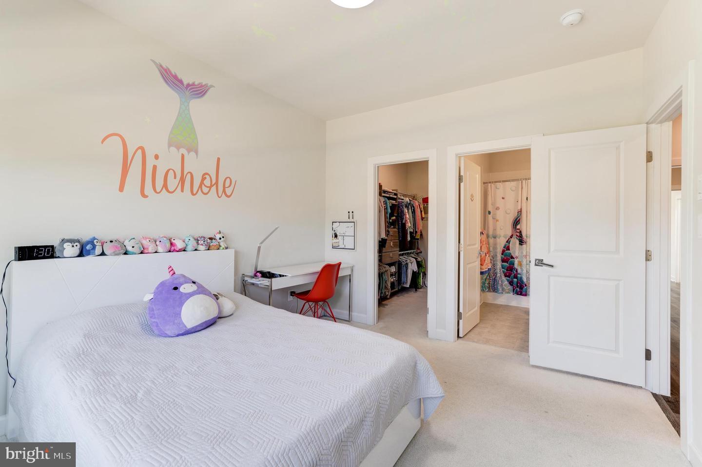 43373 DEWEY SQUARE