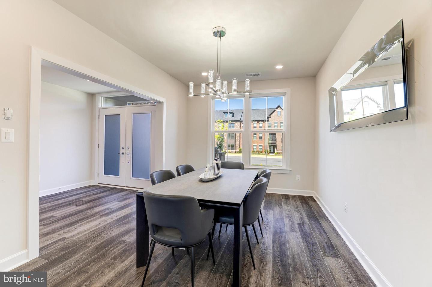 43373 DEWEY SQUARE