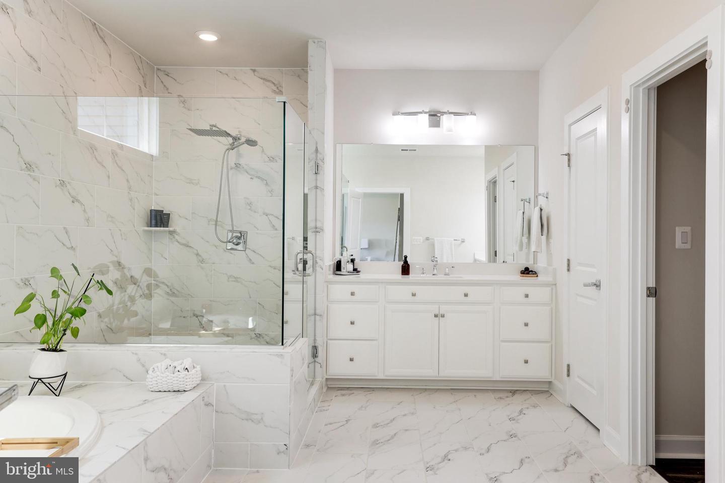 43373 DEWEY SQUARE
