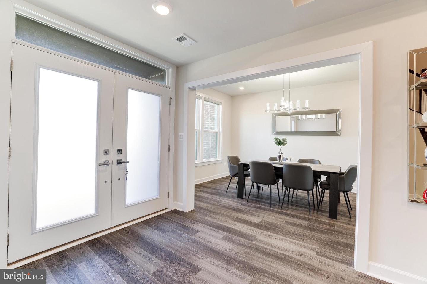 43373 DEWEY SQUARE