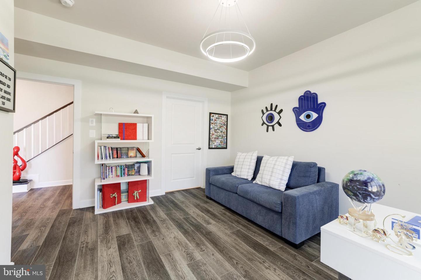 43373 DEWEY SQUARE
