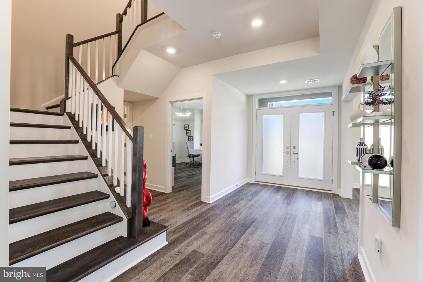 43373 DEWEY SQUARE