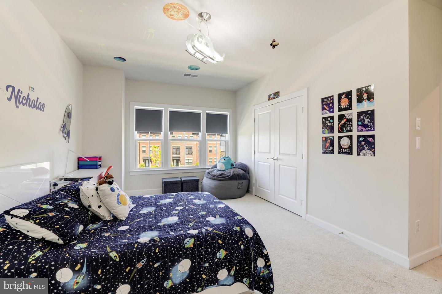 43373 DEWEY SQUARE
