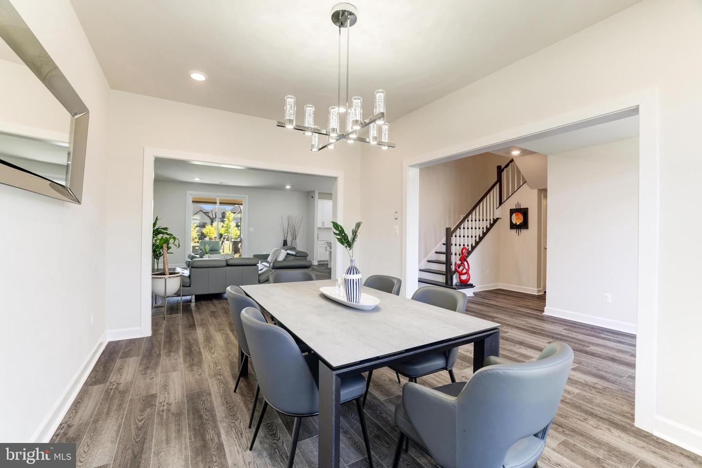 43373 DEWEY SQUARE