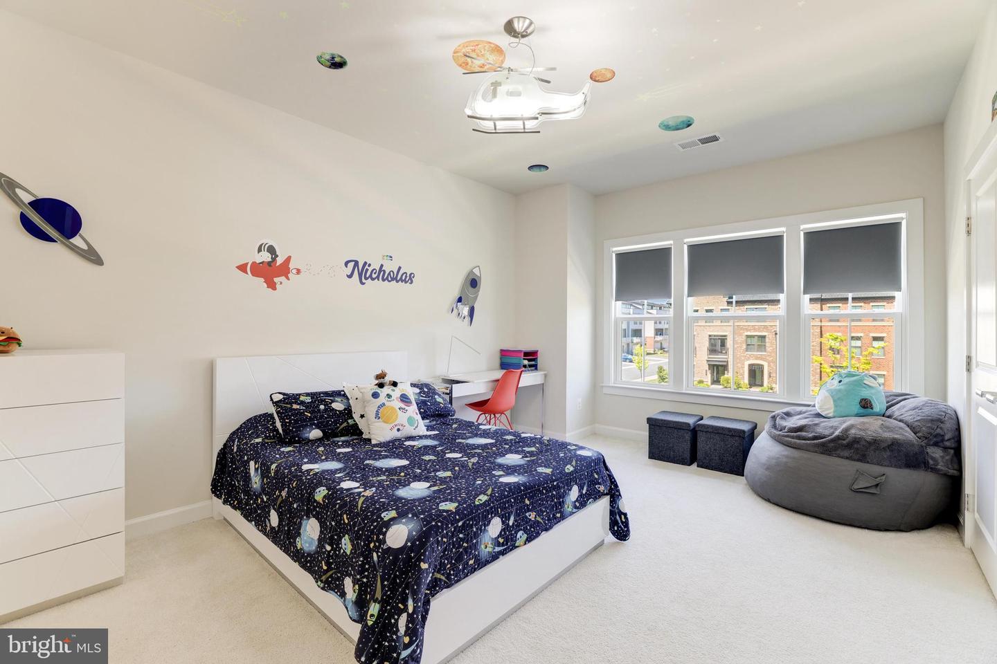 43373 DEWEY SQUARE