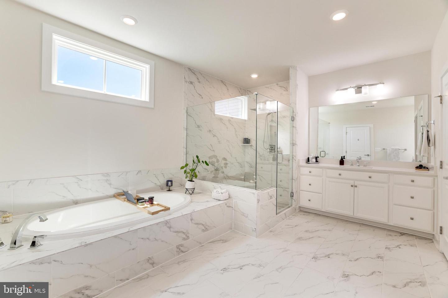 43373 DEWEY SQUARE