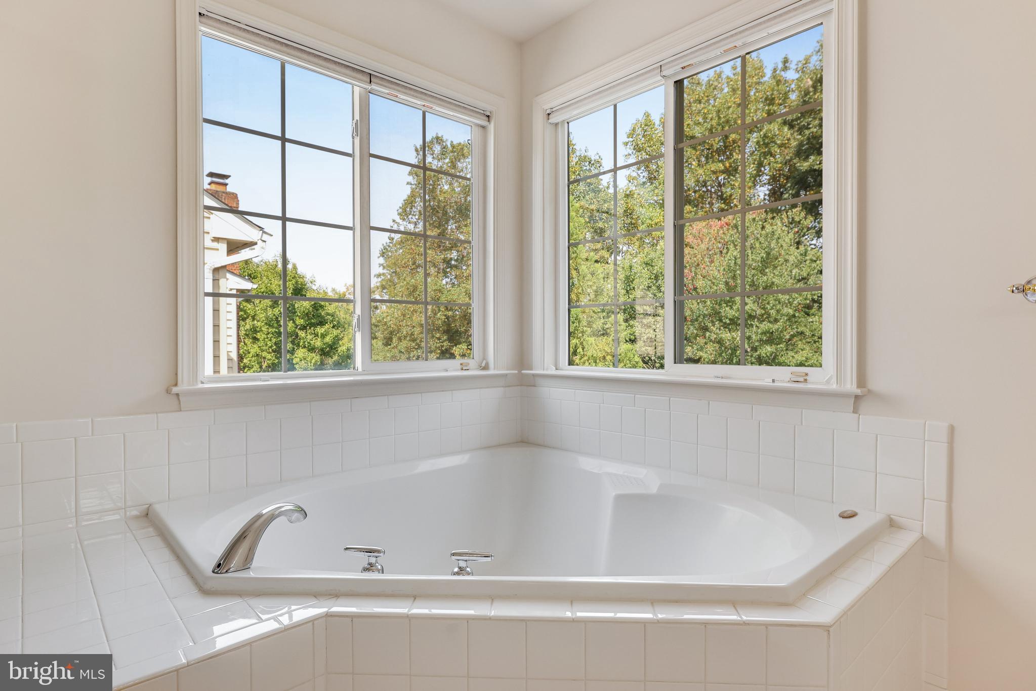 237 E SKYLINE DRIVE