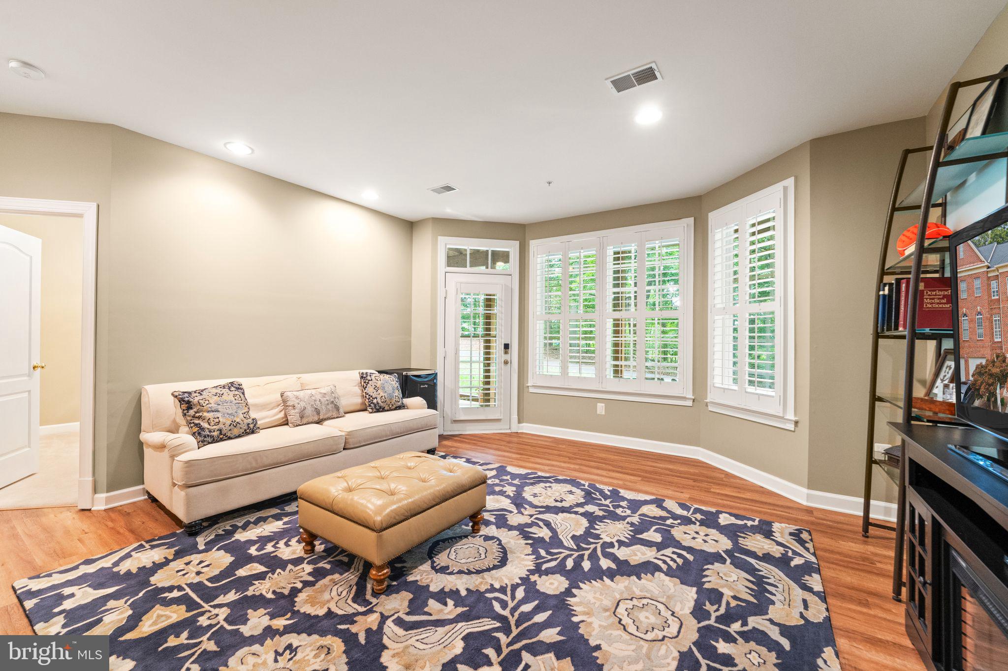 47800 SCOTSBOROUGH SQUARE