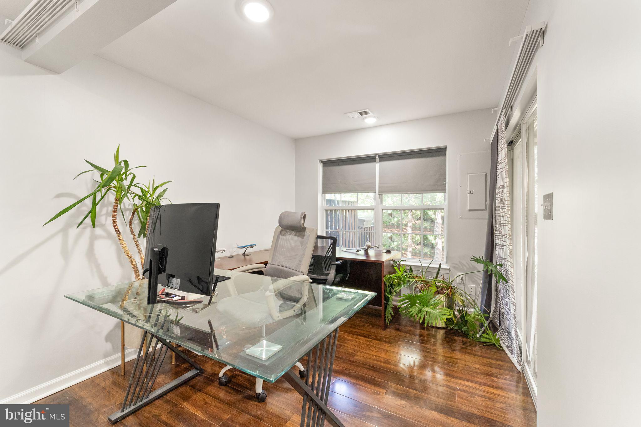 21052 Tioga TERRACE