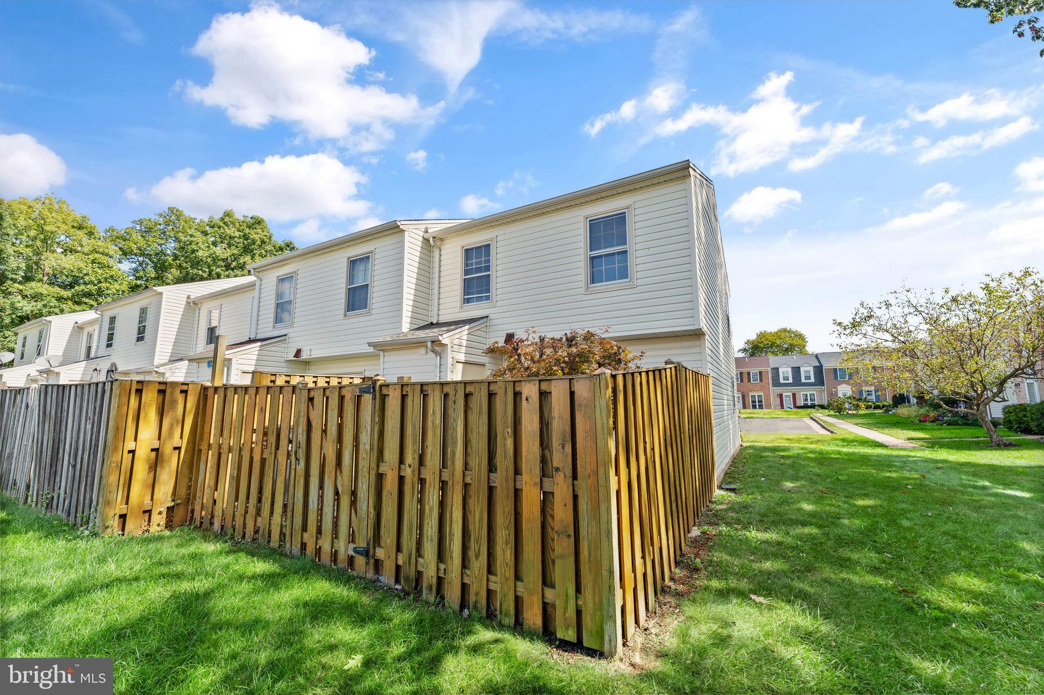 22313 Mayfield SQUARE