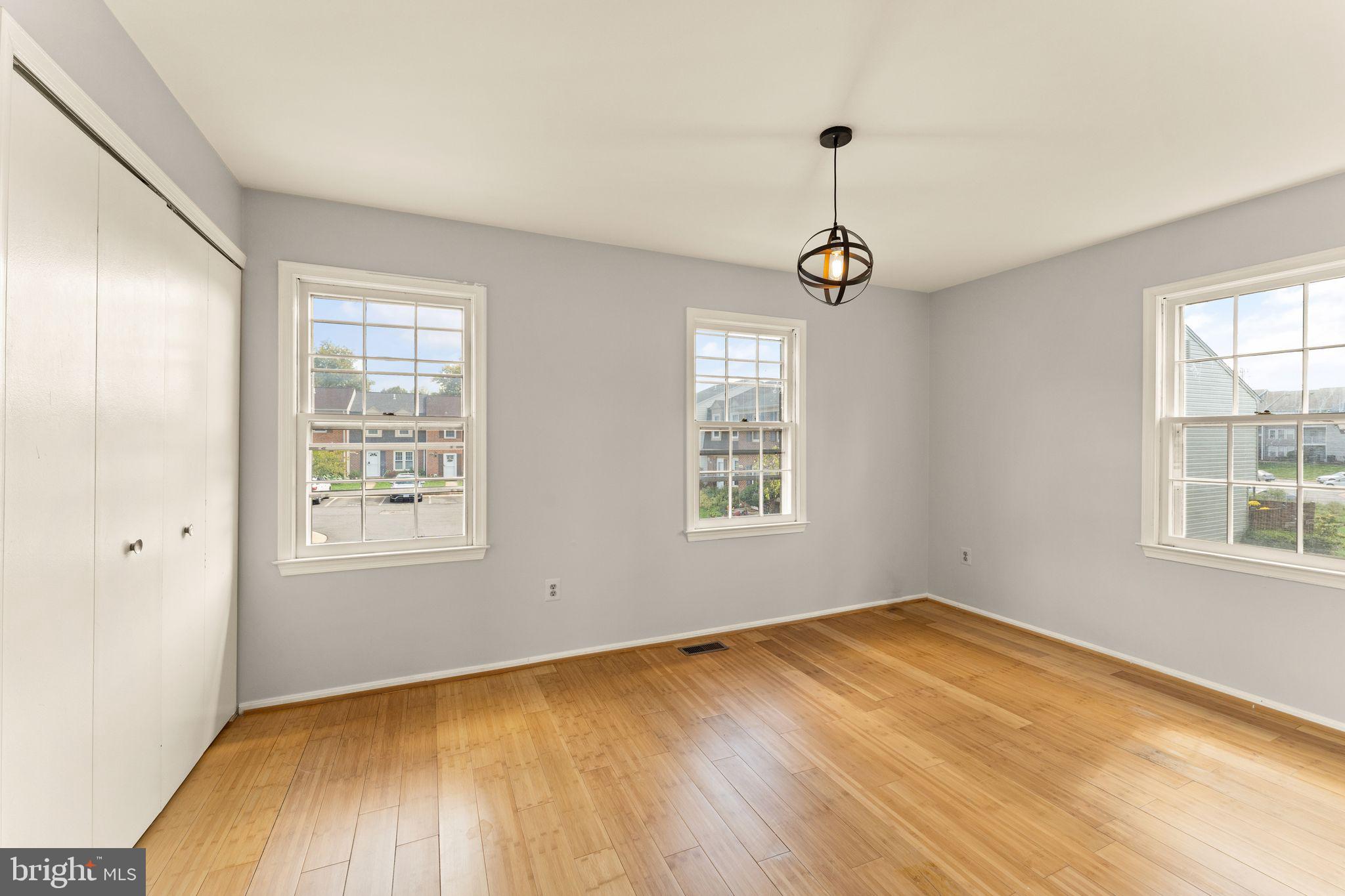 22313 Mayfield SQUARE
