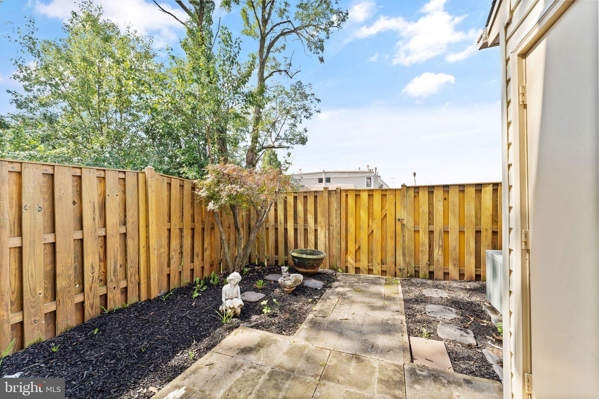 22313 Mayfield SQUARE