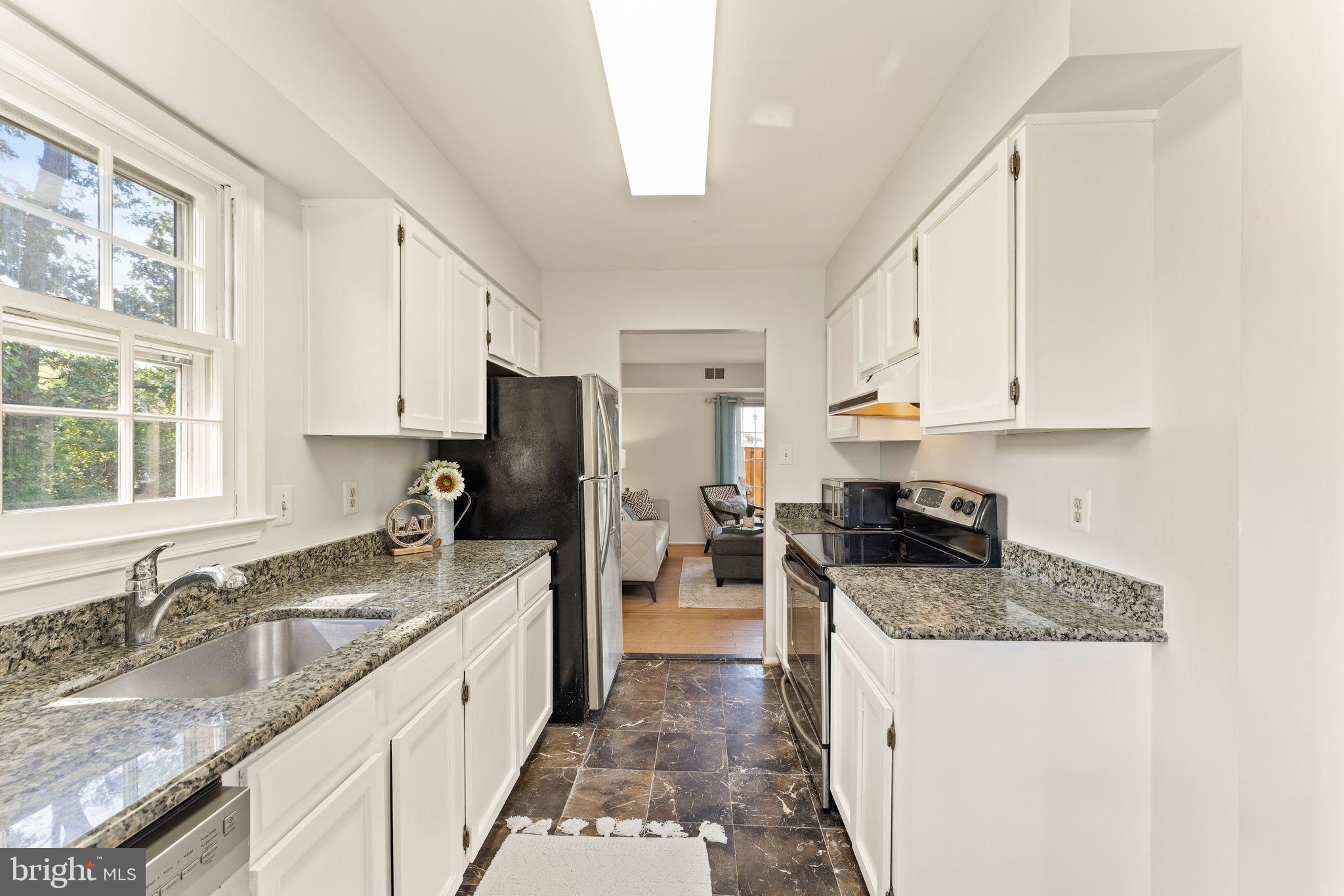 22313 Mayfield SQUARE