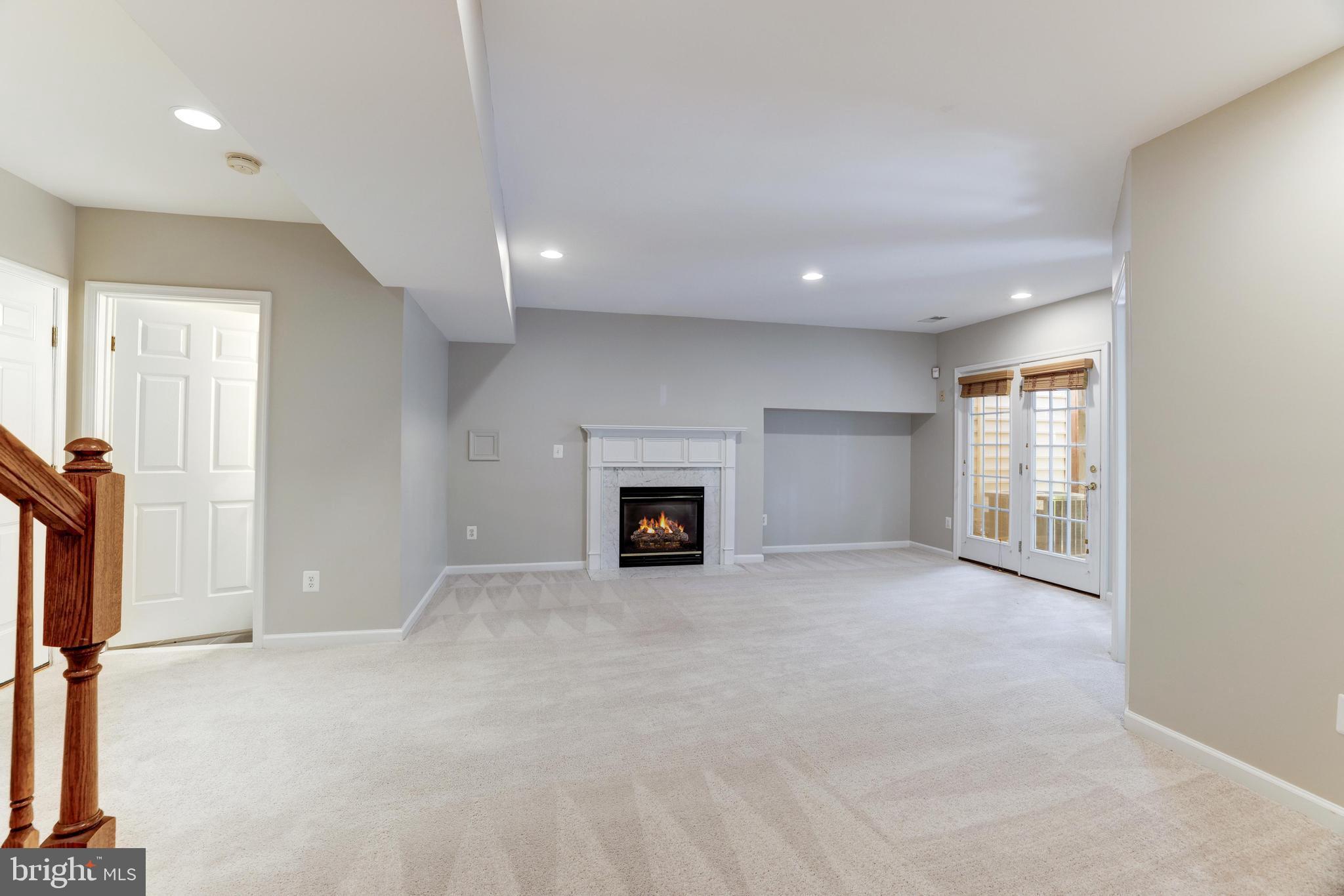 22106 Chelsy Paige SQUARE