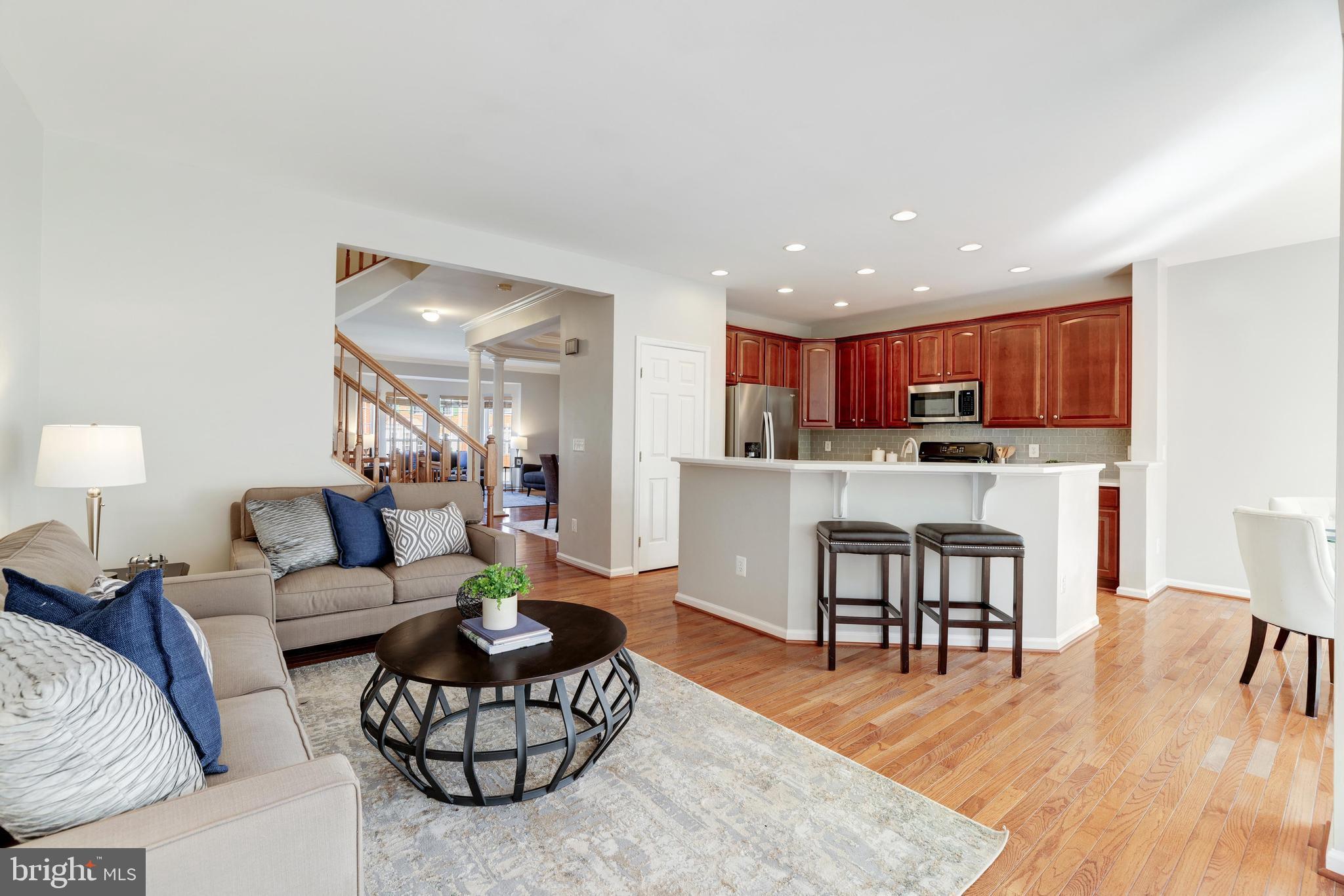 22106 Chelsy Paige SQUARE