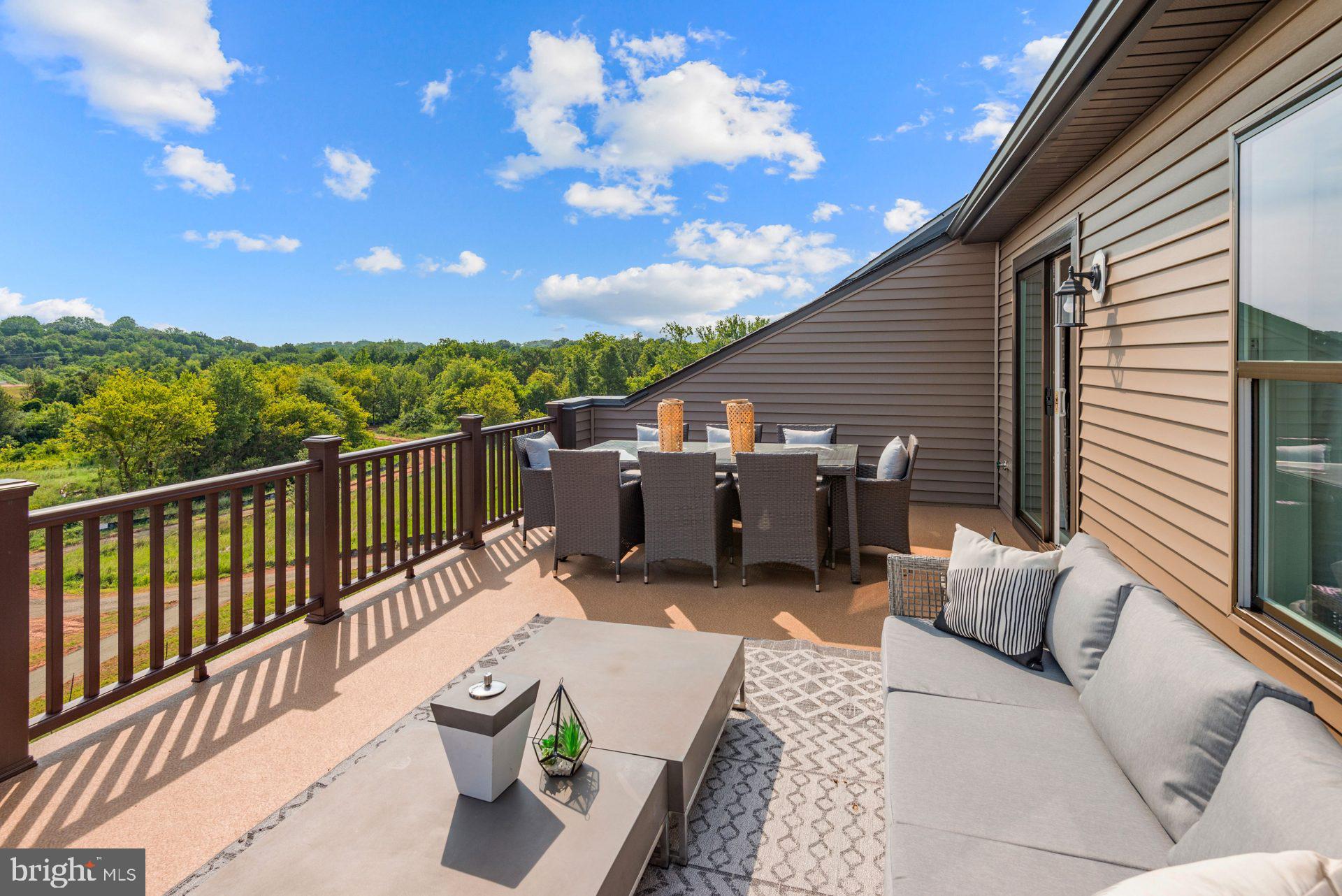 1632 Field Sparrow TERRACE NE