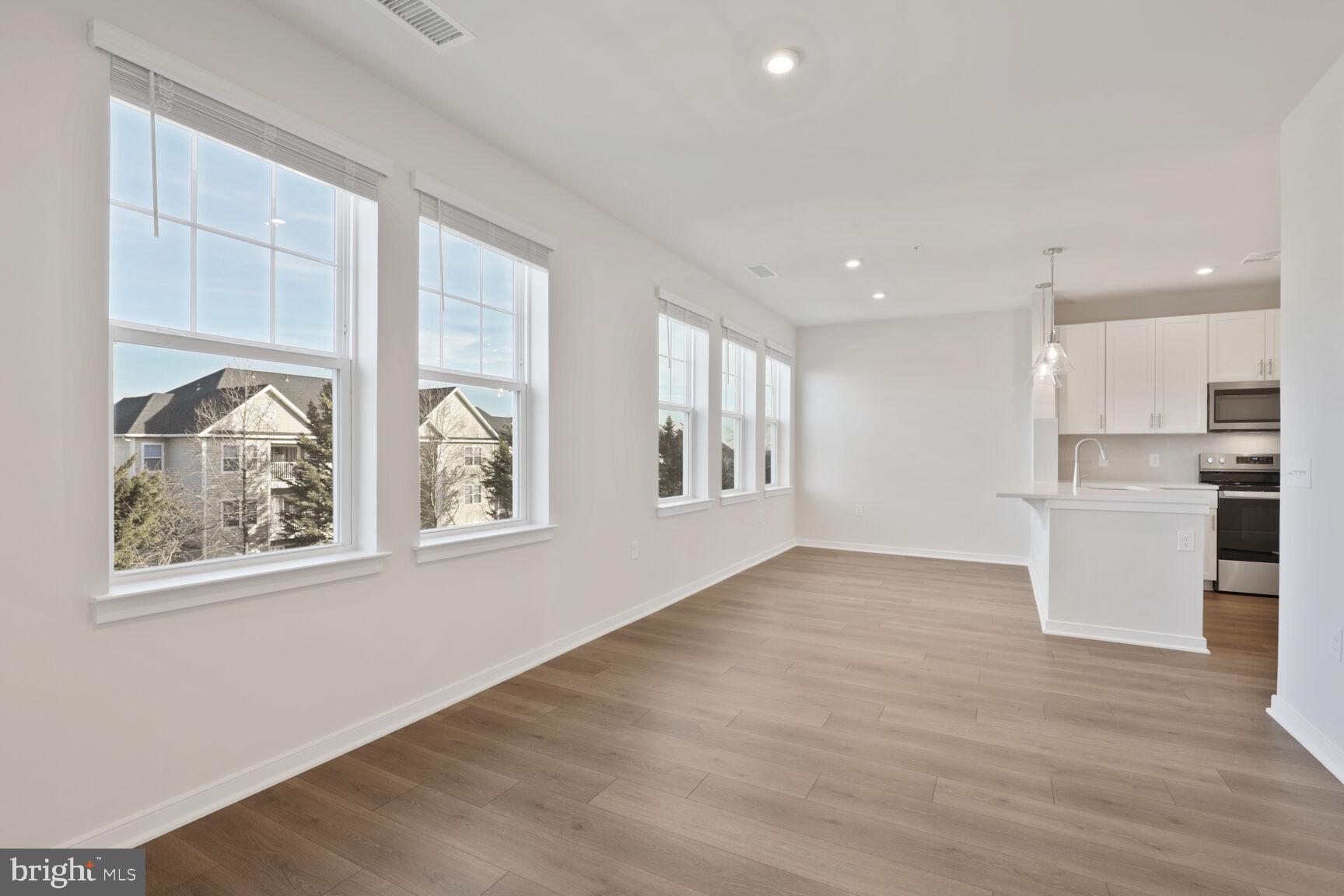 700 Mount Airy TERRACE NE Unit: 307