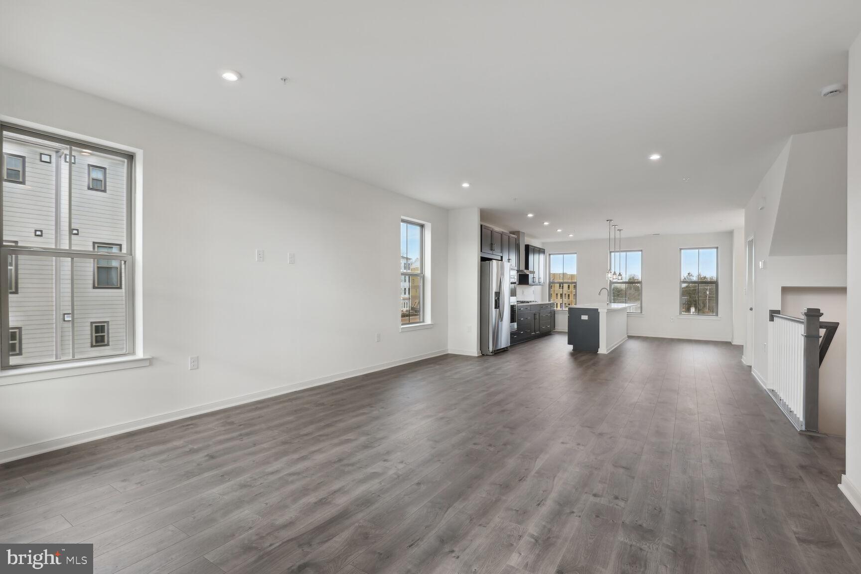 20923 Bluebird SQUARE