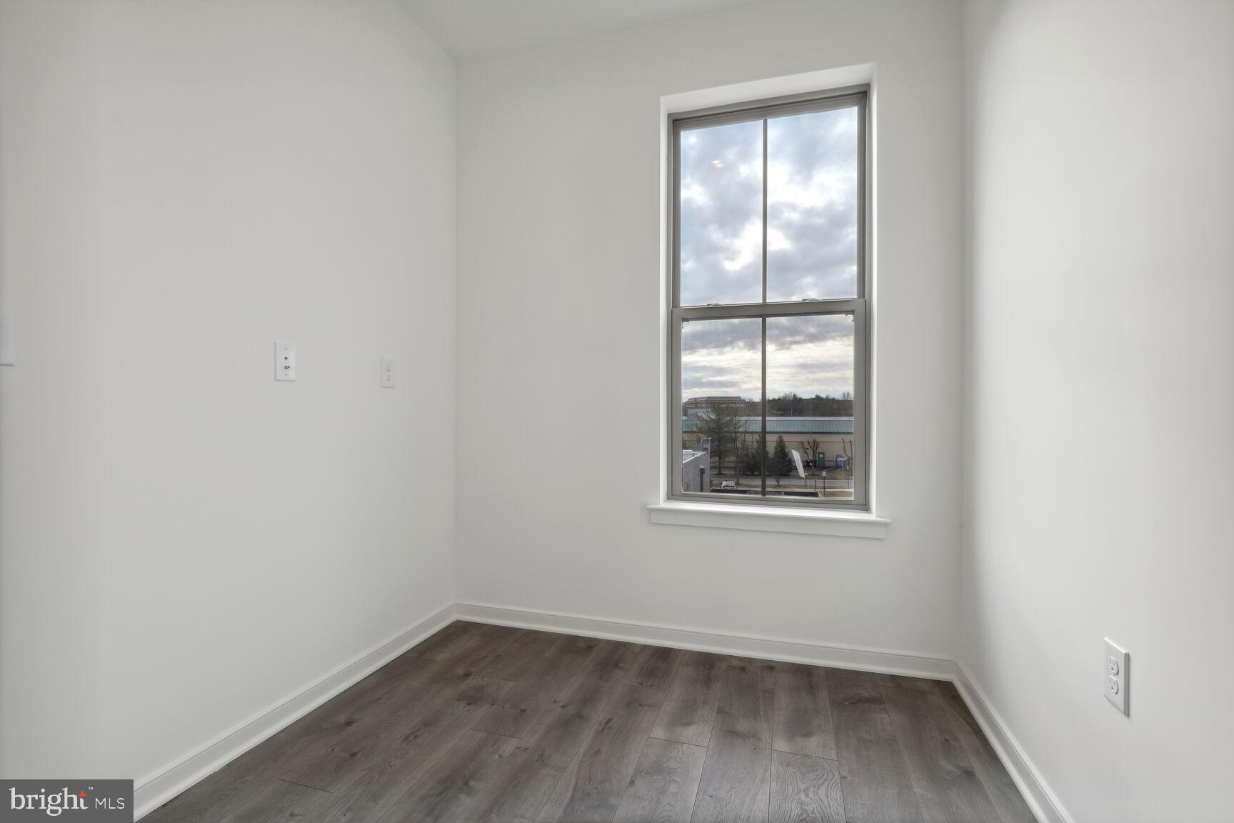 20923 Bluebird SQUARE