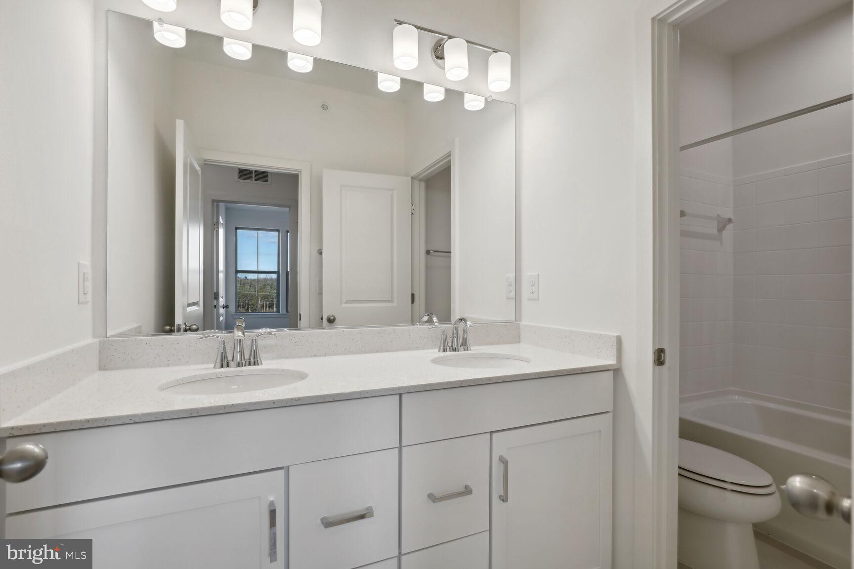 20923 Bluebird SQUARE
