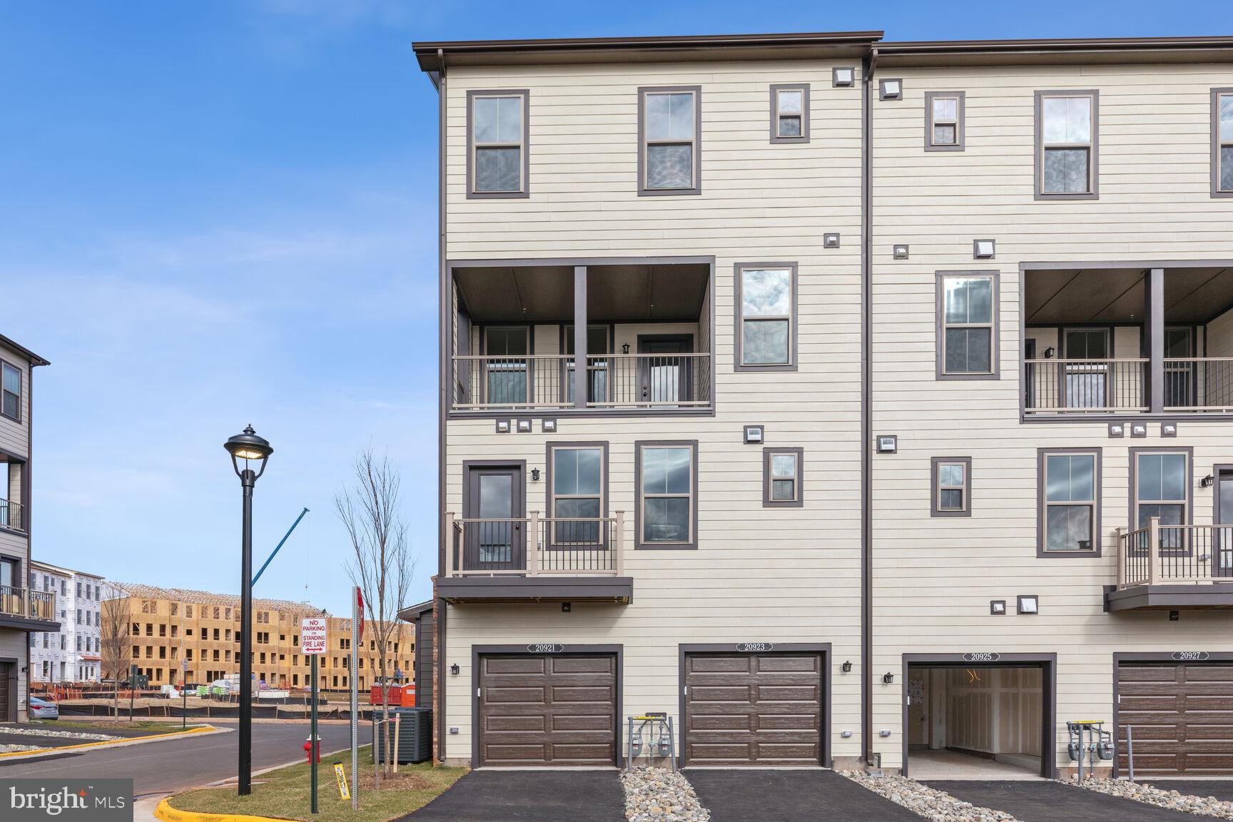 20923 Bluebird SQUARE